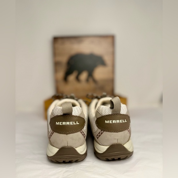 🌼MERRELL pre-owned women’s hiking shoes. Size 8. WHIKING08. - Picture 4 of 5